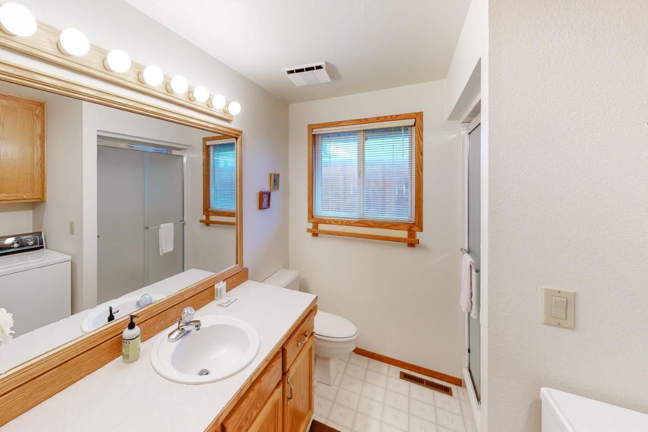 Captain Bill'S Beachhouse Lincoln City Bagian luar foto